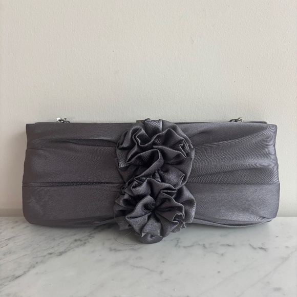 Shiny steel-colour clutch bag - Picture 3 of 5